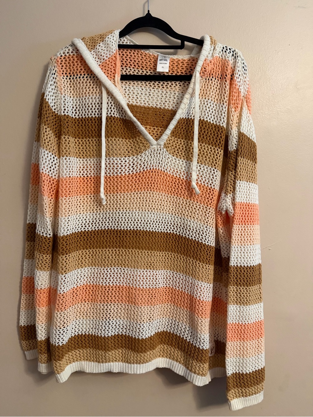 Buc-ee’s Open-Knit V-Neck Hooded Sweater in Cream, Peach & Tan